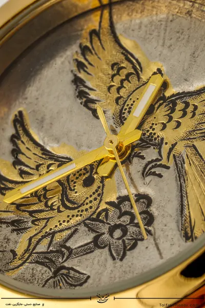 ساعت مچی زنانه صفحه برنج قلمزنی گل و مرغ و بند چرم مشکی