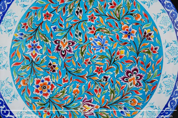 بشقاب مینا کاری با زمینه رنگ فیروزه ای قطر 25(10670)