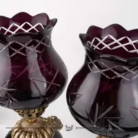 جفت شمعدان لاله ای تراش خورده با بدنه برنجی طرح خورشیدی