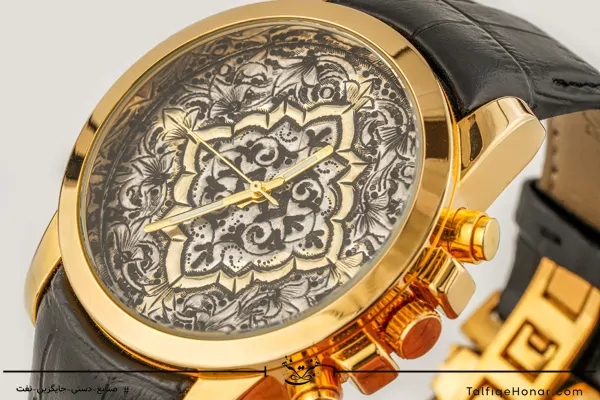  ساعت مچی مردانه صفحه برنج قلمزنی ترنج و نقوش ختایی و بند چرمی مشکی