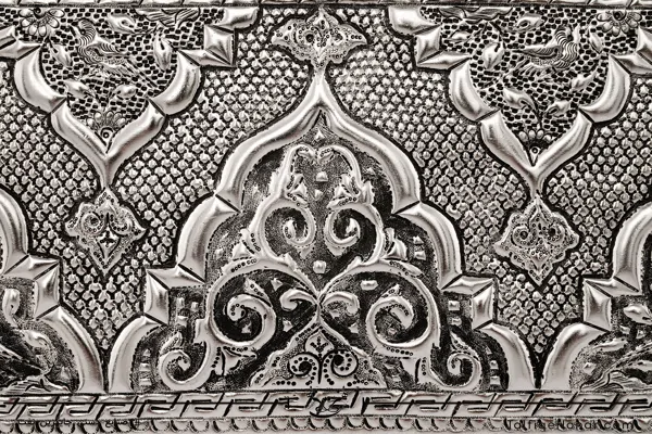 کیف قلمزنی آب نقره با بند چرمی طرح محرابی و اسلیمی کد 001