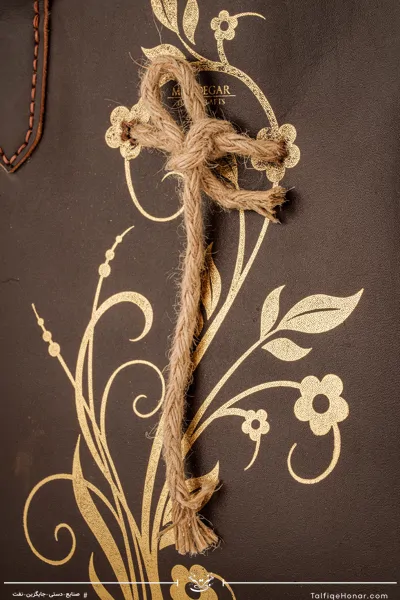  کیف چرم با چاپ طلایی سایز 10*30*30