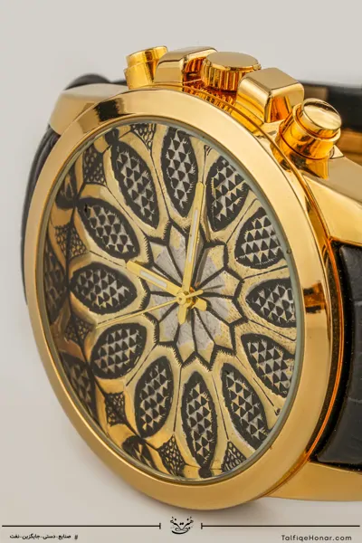 ساعت مچی مردانه صفحه برنج قلمزنی اسلیمی و بند چرم مشکی