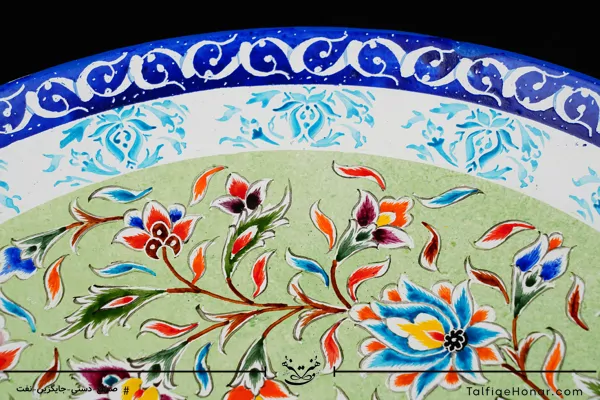 بشقاب مینا کاری با زمینه رنگ سبز قطر 25(10670)