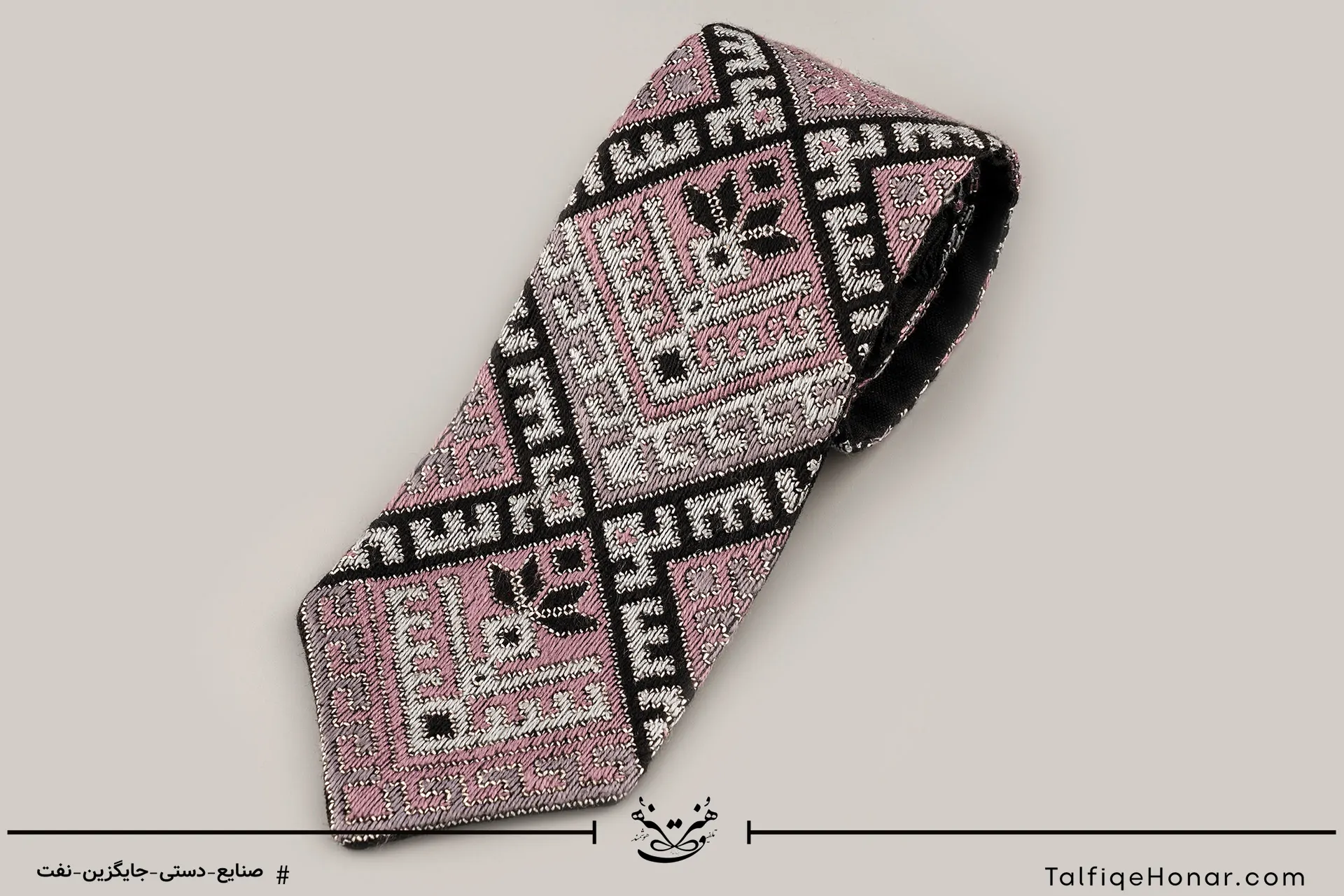 کراوات سوزن دوزی بلوچ طرح طاووس و گل سرخ  کد 001