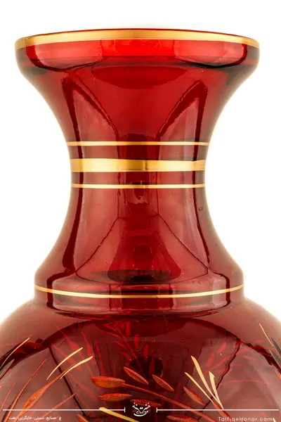  گلدان بلور دست رنگ قرمز تراش گندم گلبرگ سایز 25*25*50