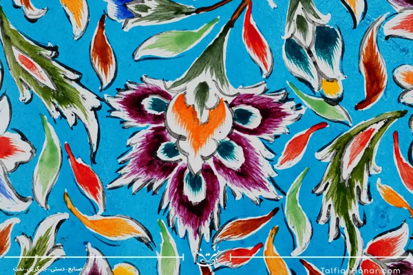 بشقاب مینا کاری با زمینه رنگ فیروزه ای قطر 25(10670)
