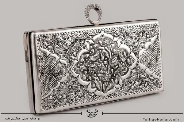 کیف قلمزنی آب نقره با بند چرمی طرح محرابی و اسلیمی کد 001