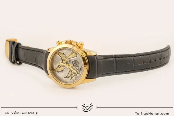 ساعت مچی زنانه صفحه برنج قلمزنی گل و مرغ و بند چرم مشکی