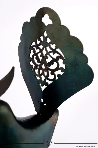 پرنده تاج دار فولادی دم مشبک پا بلند کد 002(10221)
