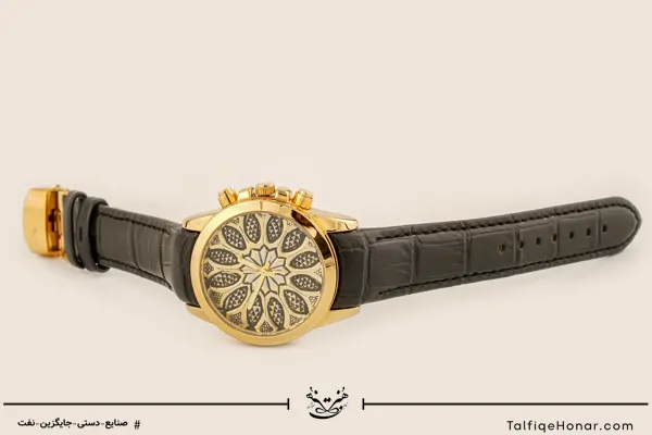 ساعت مچی زنانه صفحه برنج قلمزنی اسلیمی و بند چرم مشکی