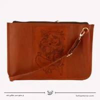 کیف دوشی زنانه حکاکی پاسپورتی طرح میرا رنگ عسلی سایز 25*30