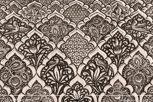 کیف قلم زنی دسته دار آب نقره با بند چرمی طرح لوزی اسلیمی 
