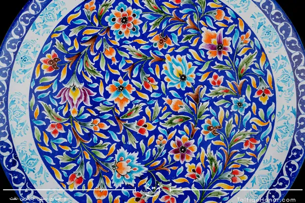 بشقاب مینا کاری با زمینه رنگ لاجوردی قطر 25(10670)