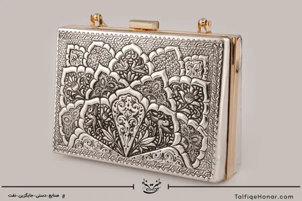 کیف قلم زنی دسته دار آب نقره با بند چرمی طرح لوزی اسلیمی 